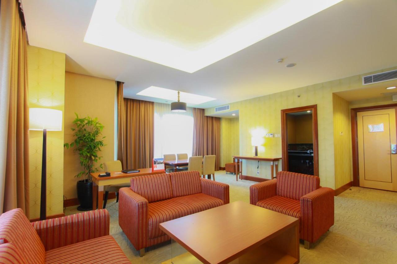 Swiss-Belhotel Maleosan Manado Exterior foto