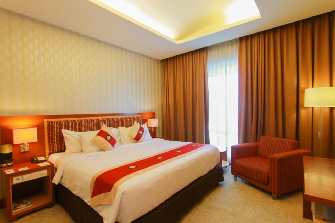 Swiss-Belhotel Maleosan Manado Exterior foto