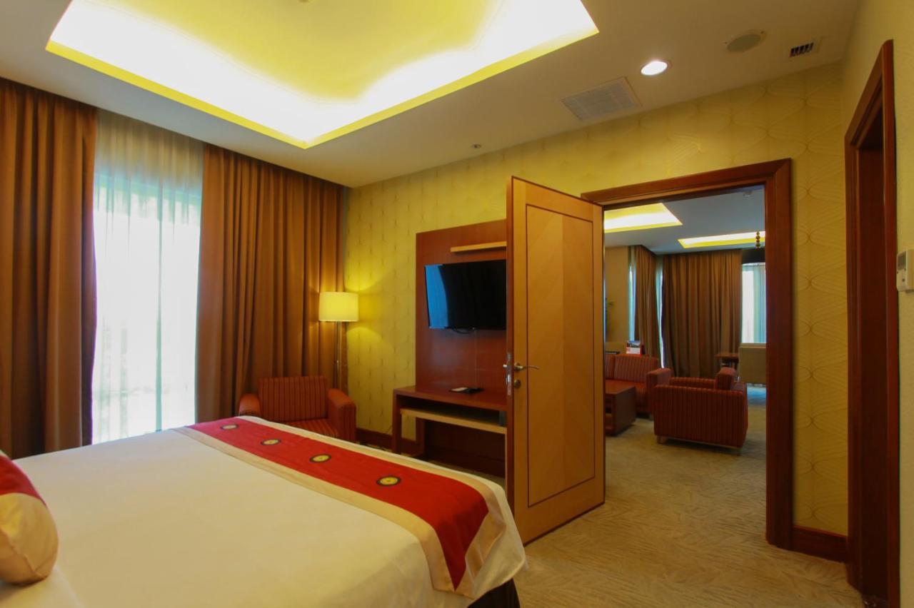 Swiss-Belhotel Maleosan Manado Exterior foto
