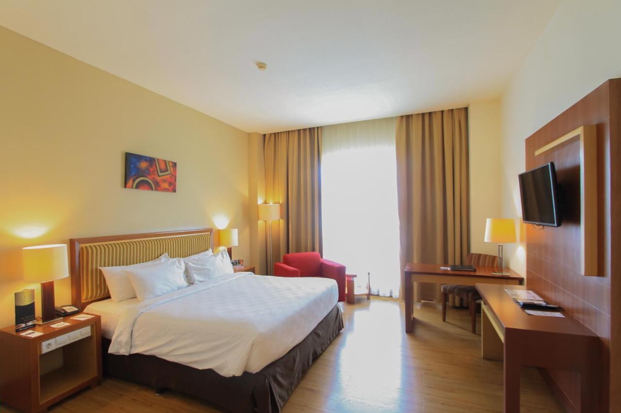 Swiss-Belhotel Maleosan Manado Exterior foto