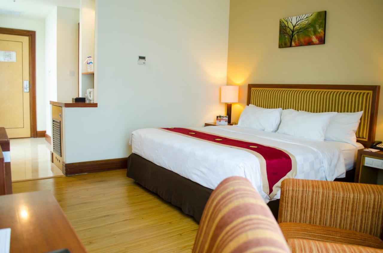 Swiss-Belhotel Maleosan Manado Exterior foto