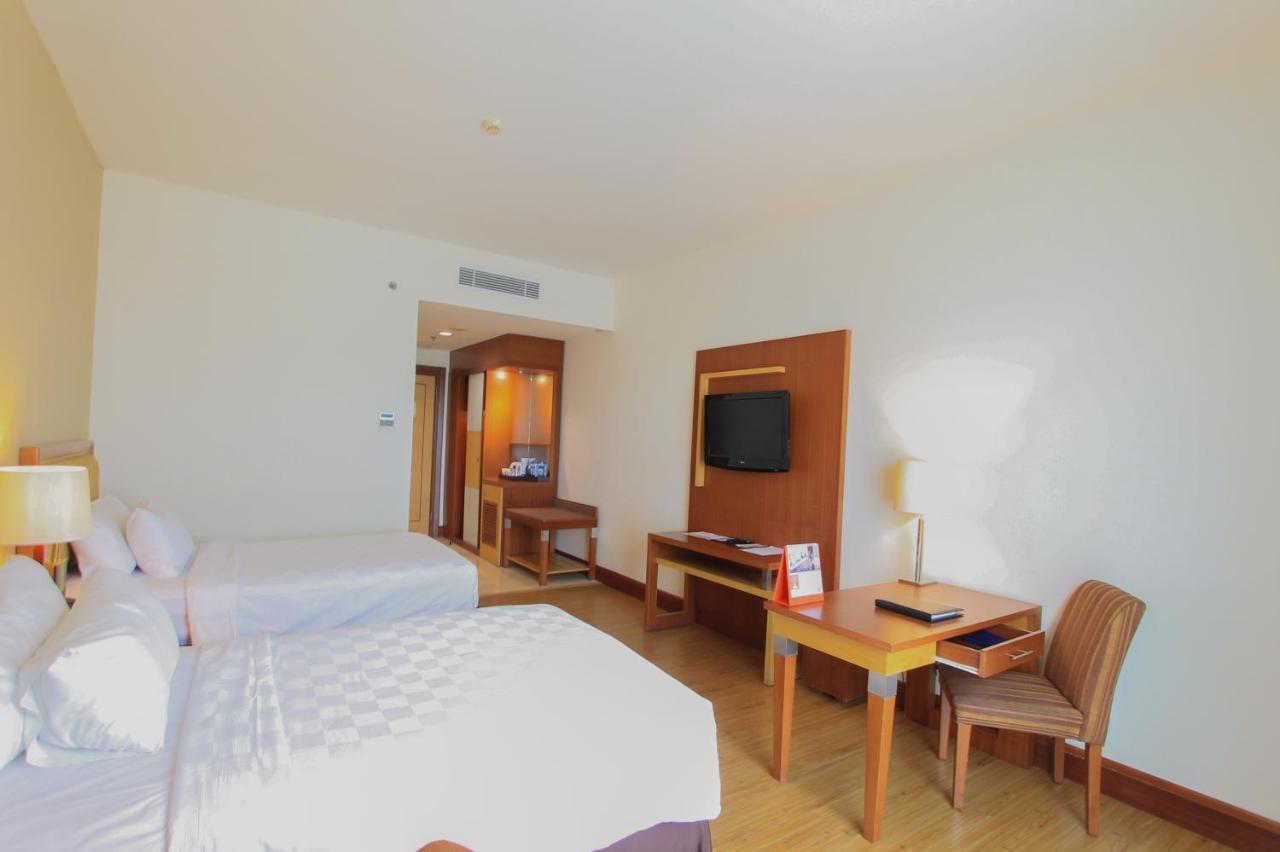 Swiss-Belhotel Maleosan Manado Exterior foto