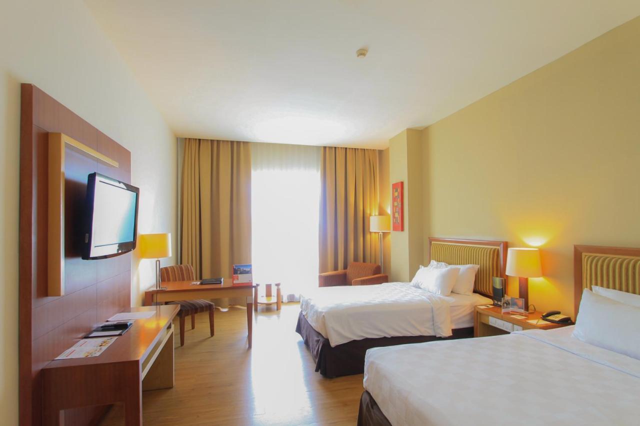 Swiss-Belhotel Maleosan Manado Exterior foto