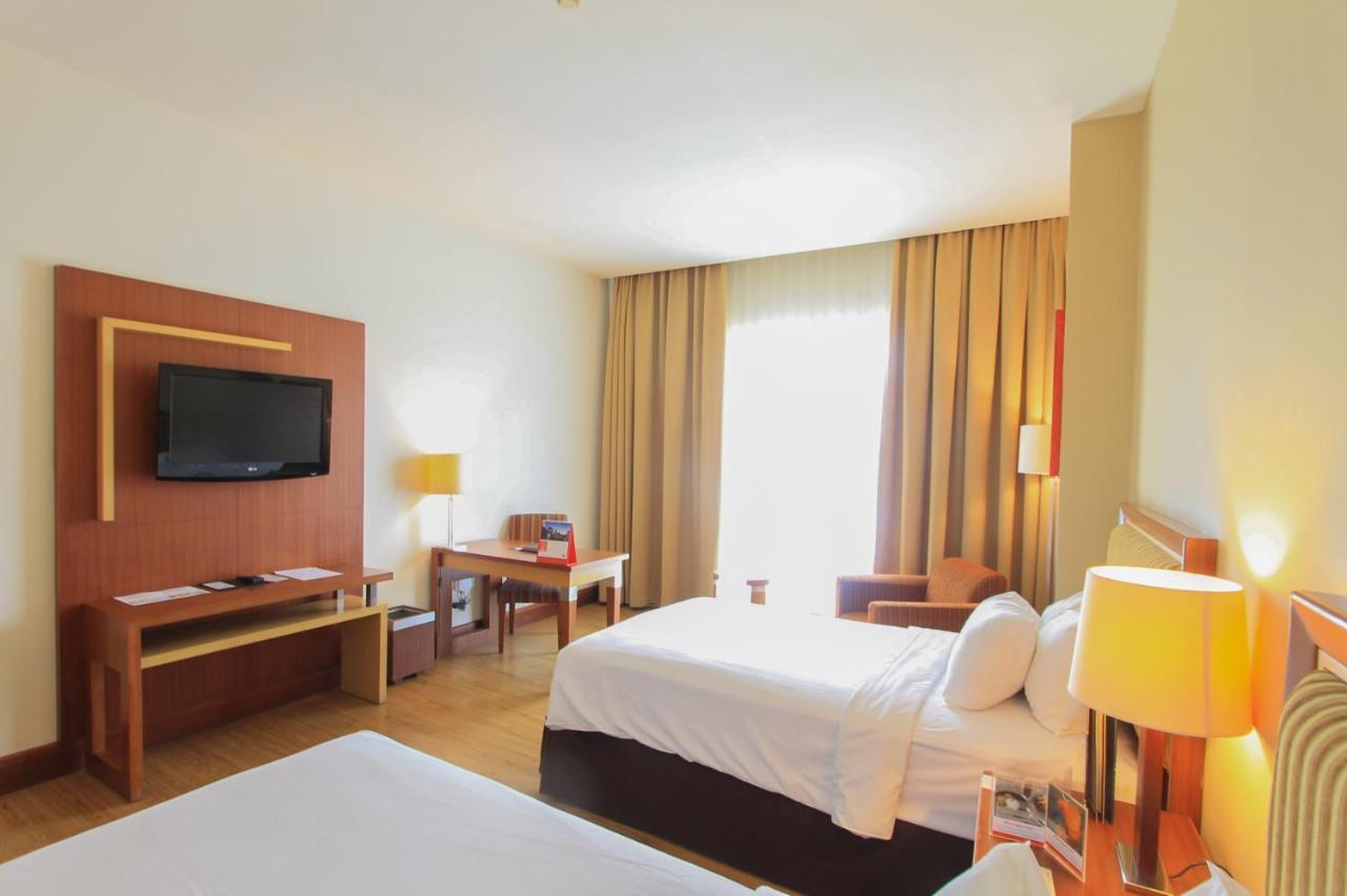 Swiss-Belhotel Maleosan Manado Exterior foto
