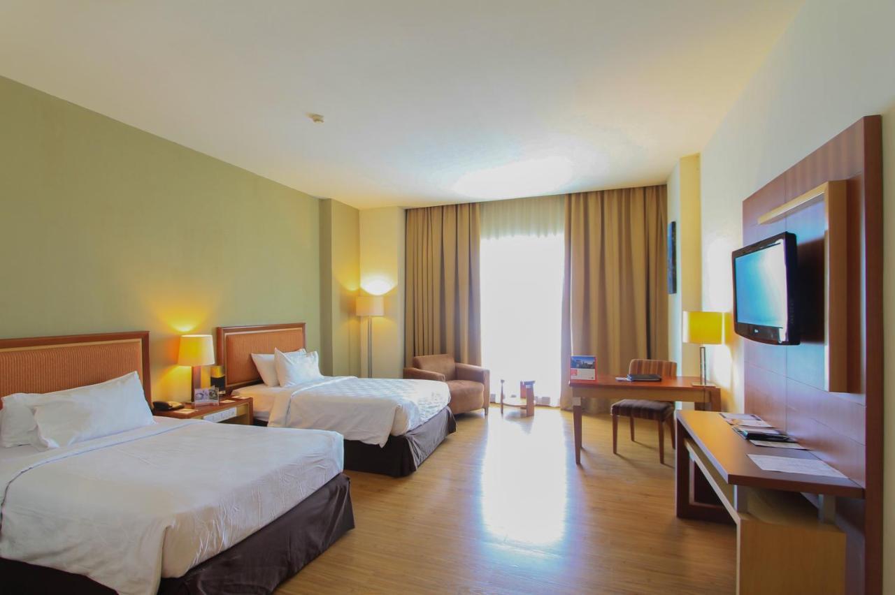Swiss-Belhotel Maleosan Manado Exterior foto