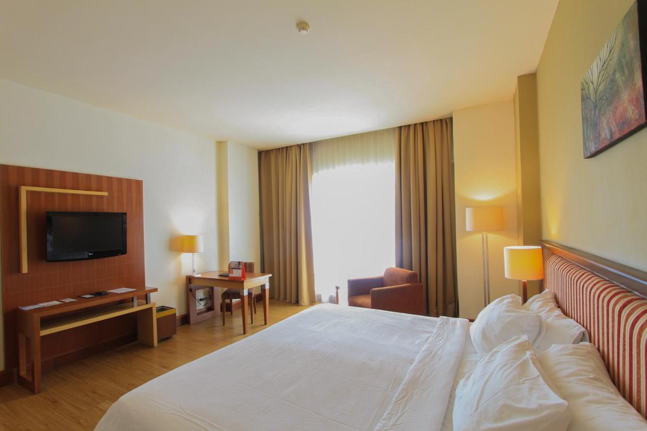Swiss-Belhotel Maleosan Manado Exterior foto