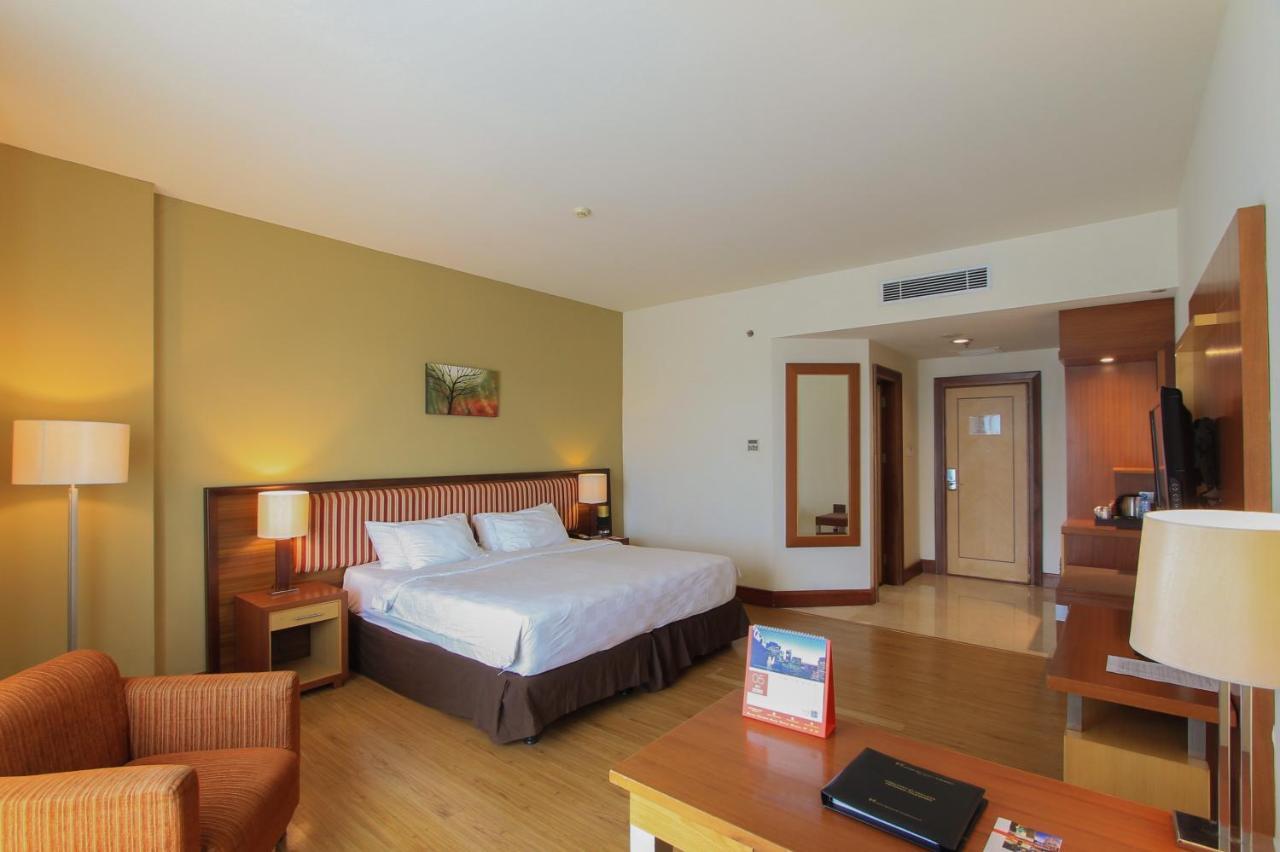 Swiss-Belhotel Maleosan Manado Exterior foto