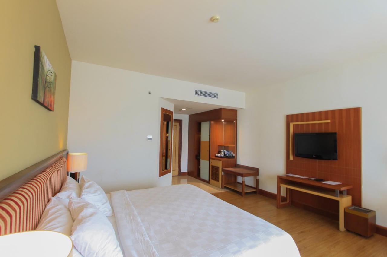 Swiss-Belhotel Maleosan Manado Exterior foto