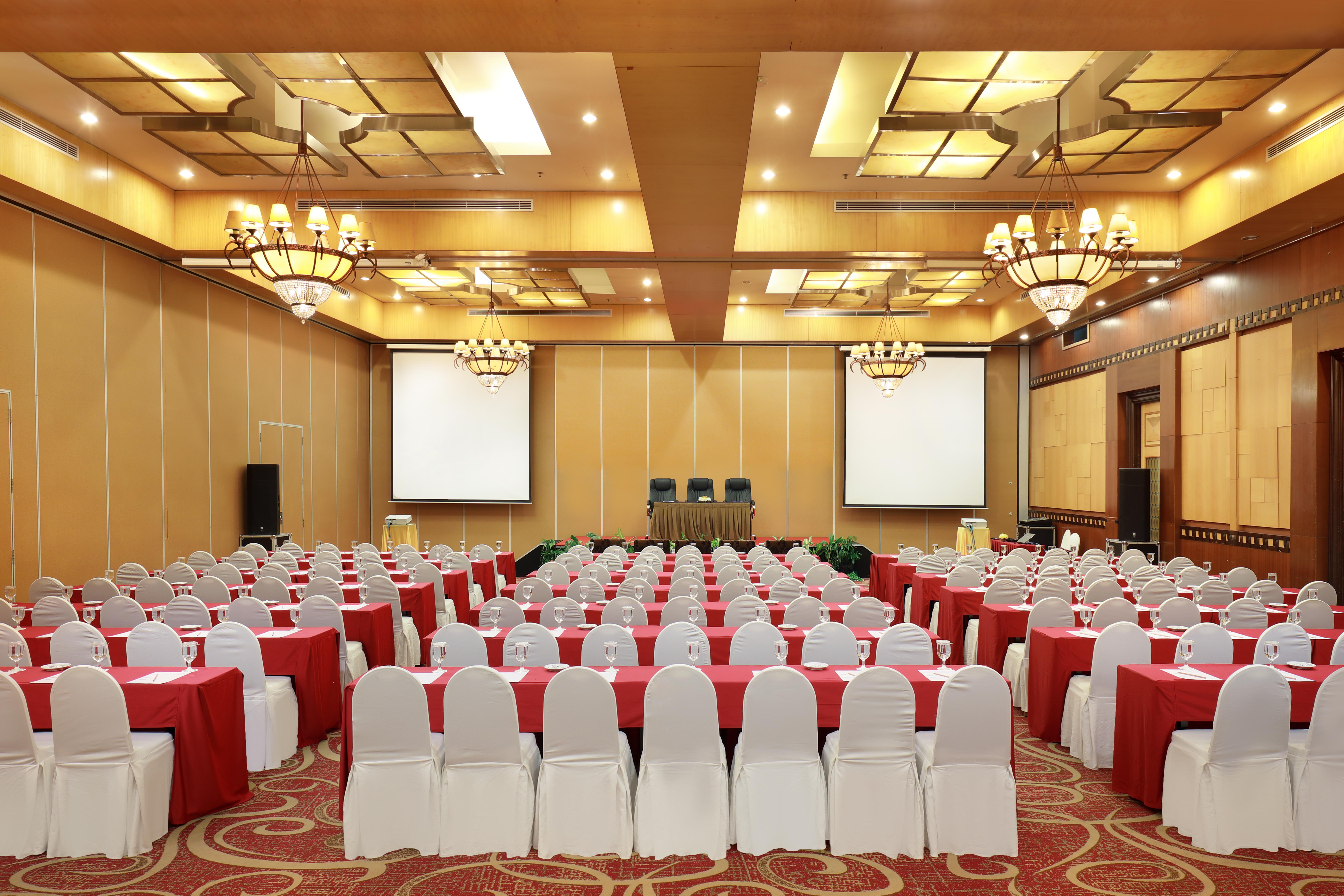 Swiss-Belhotel Maleosan Manado Exterior foto