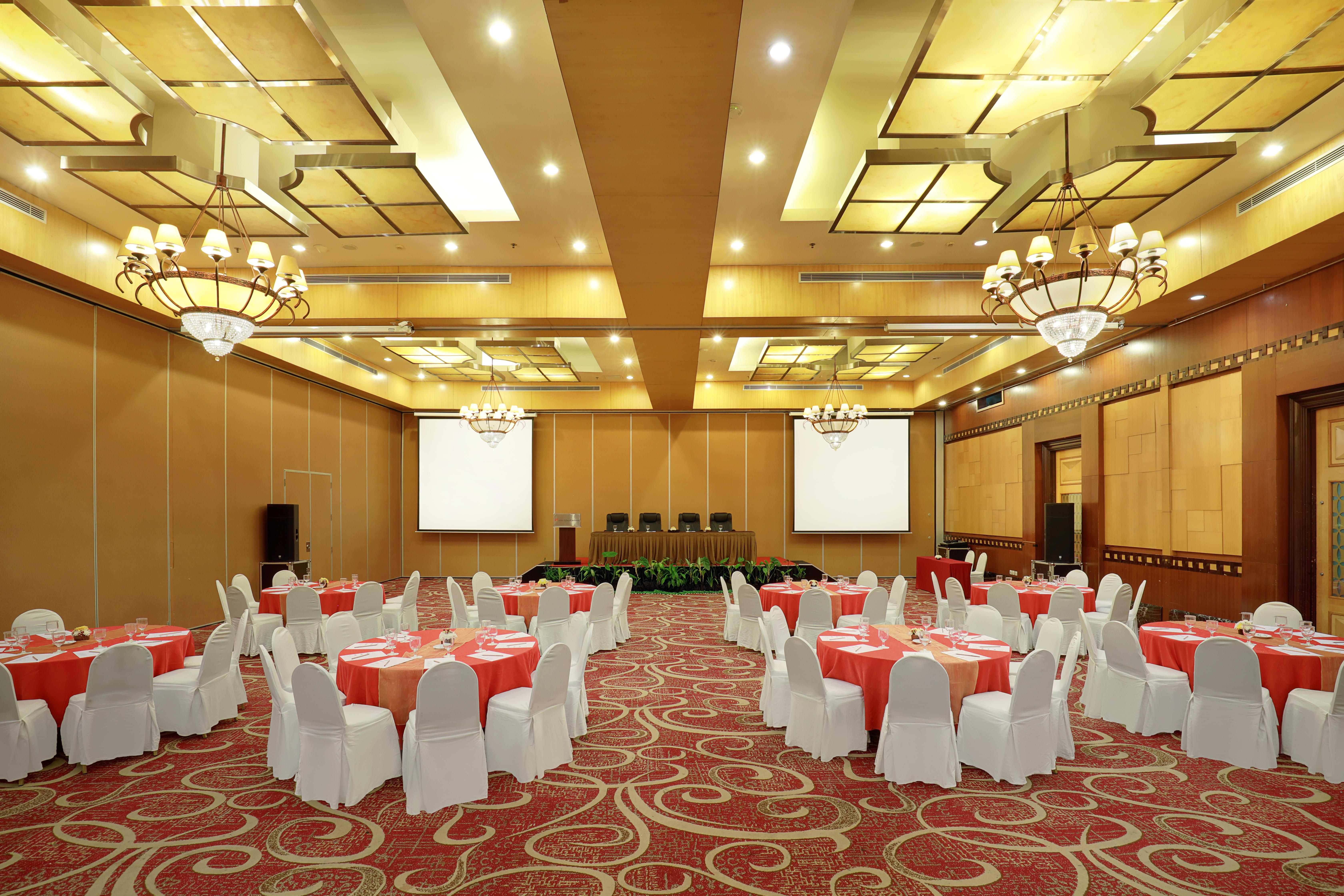 Swiss-Belhotel Maleosan Manado Exterior foto