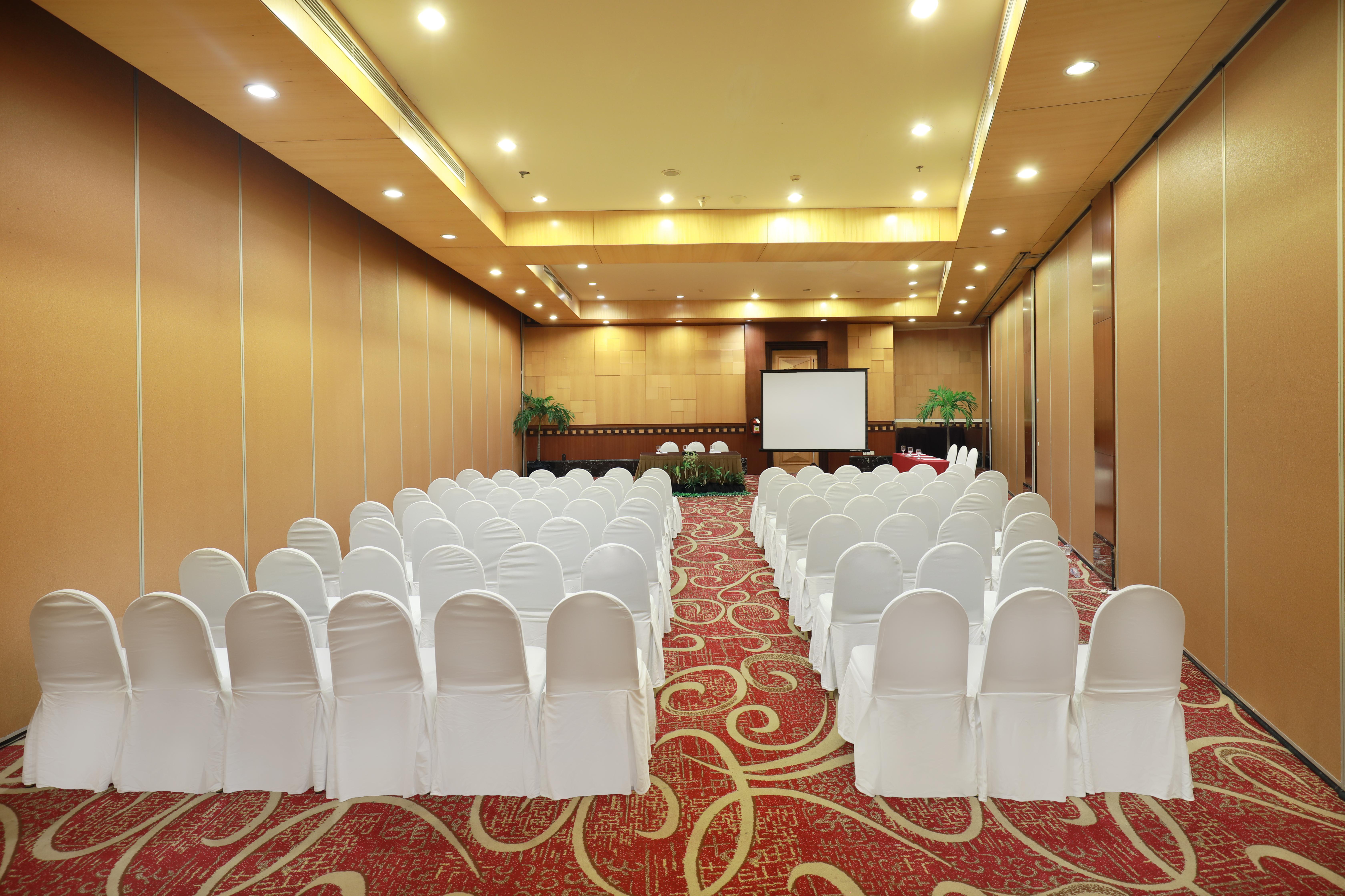 Swiss-Belhotel Maleosan Manado Exterior foto