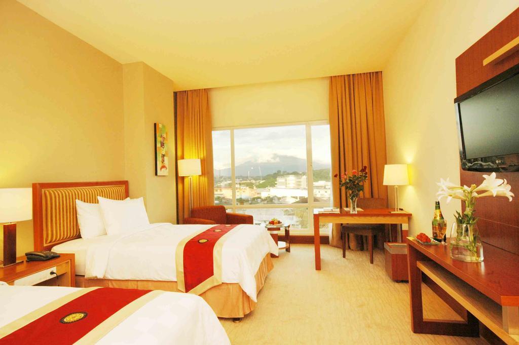 Swiss-Belhotel Maleosan Manado Exterior foto